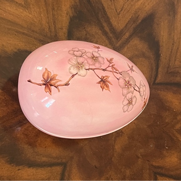 Chinese Cherry Blossom Hand Painted Porcelain Egg - Picture 4 of 10